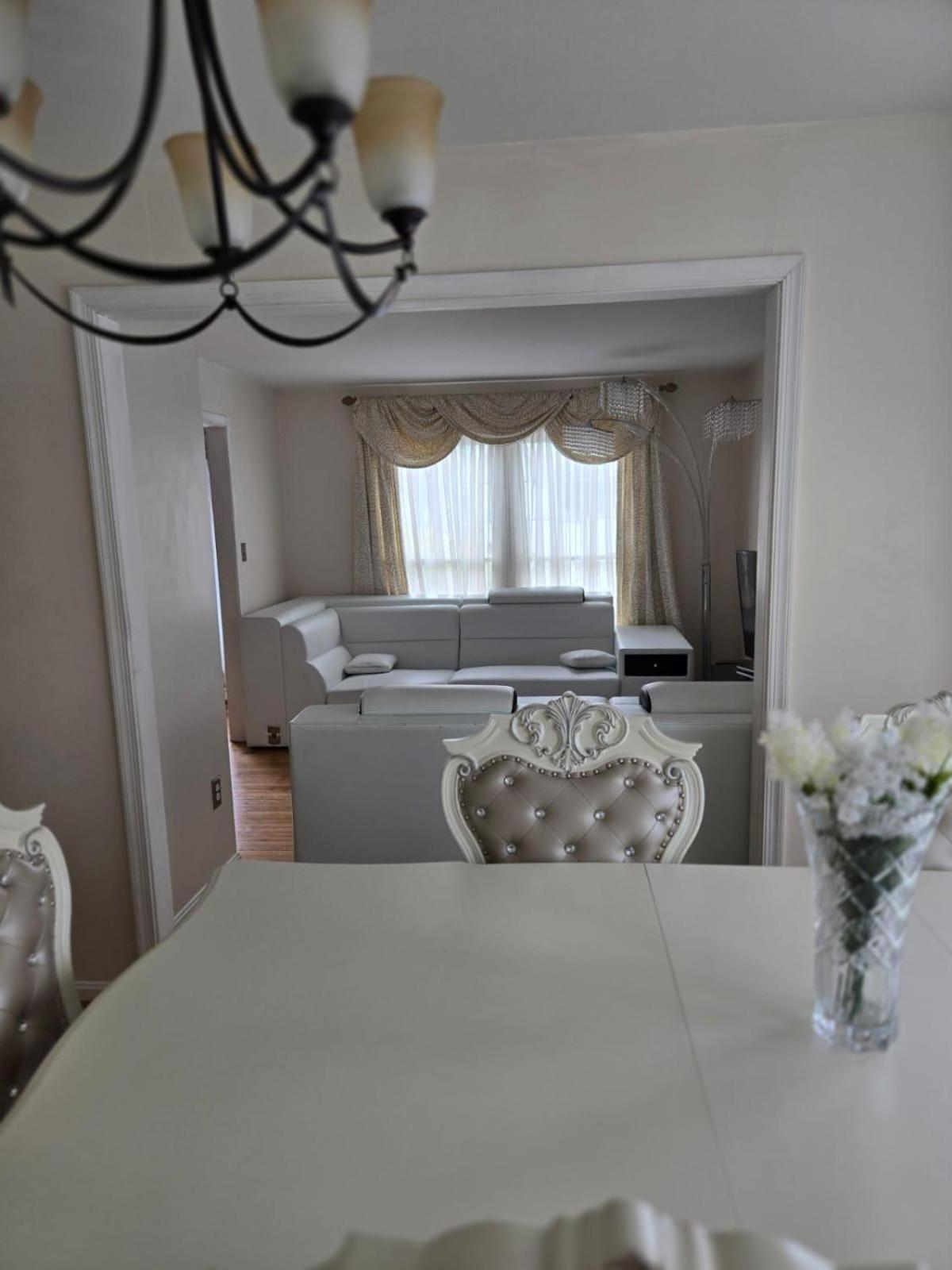 Special Rate Worthy Posh And Magnificent 4 Bedrooms And Two & Half Bath グリーンベルト エクステリア 写真