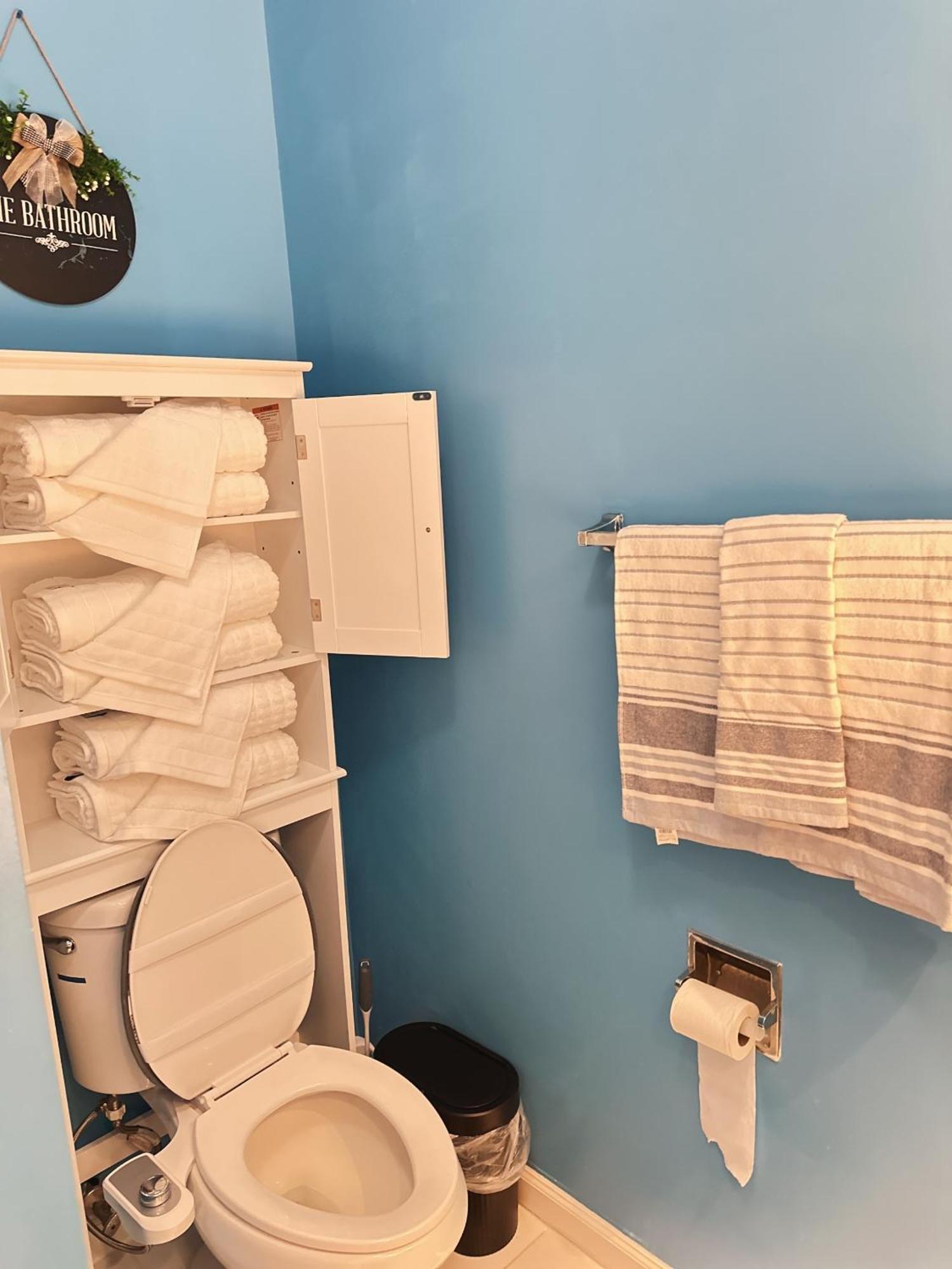 Special Rate Worthy Posh And Magnificent 4 Bedrooms And Two & Half Bath グリーンベルト エクステリア 写真