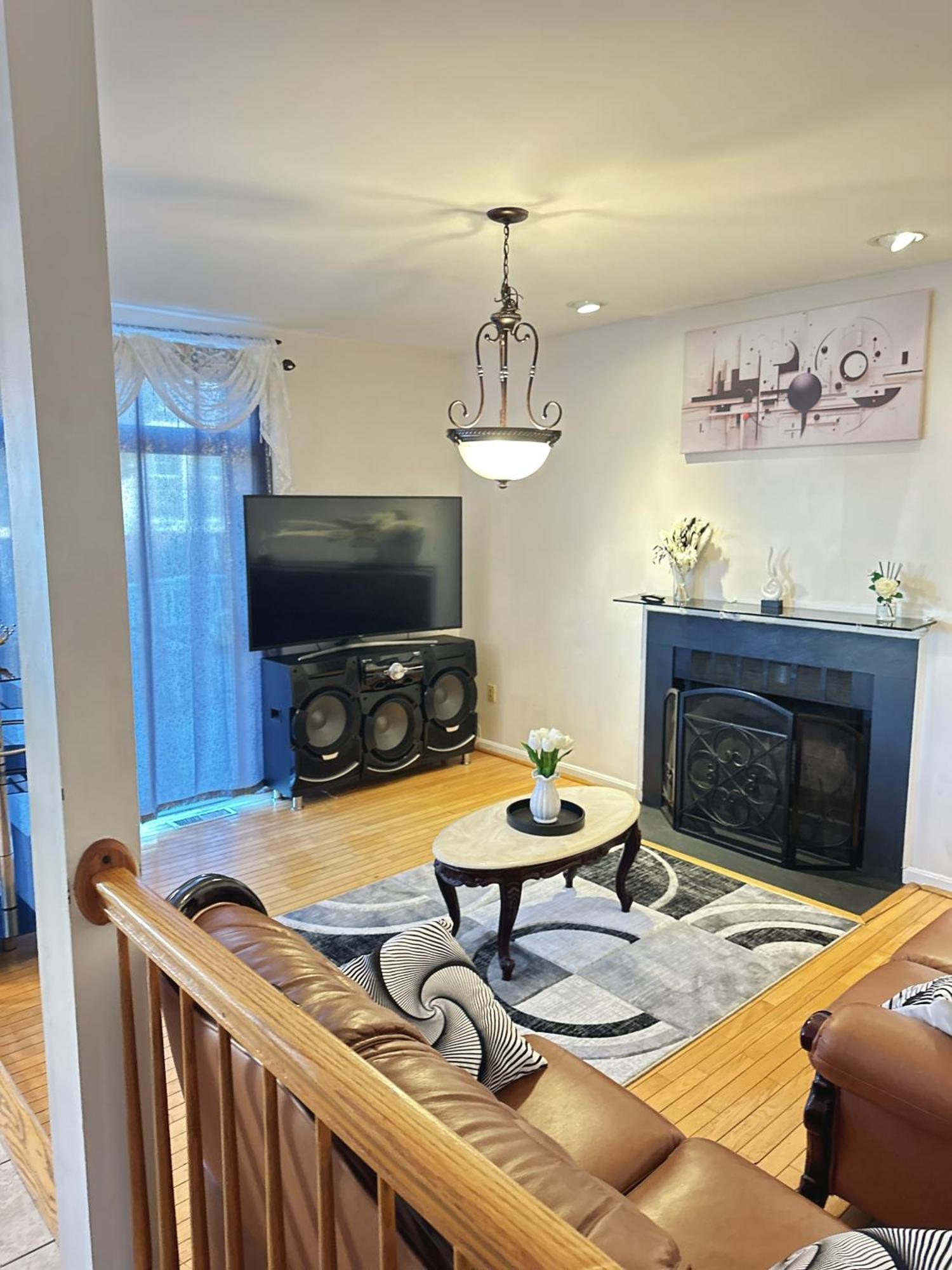 Special Rate Worthy Posh And Magnificent 4 Bedrooms And Two & Half Bath グリーンベルト エクステリア 写真