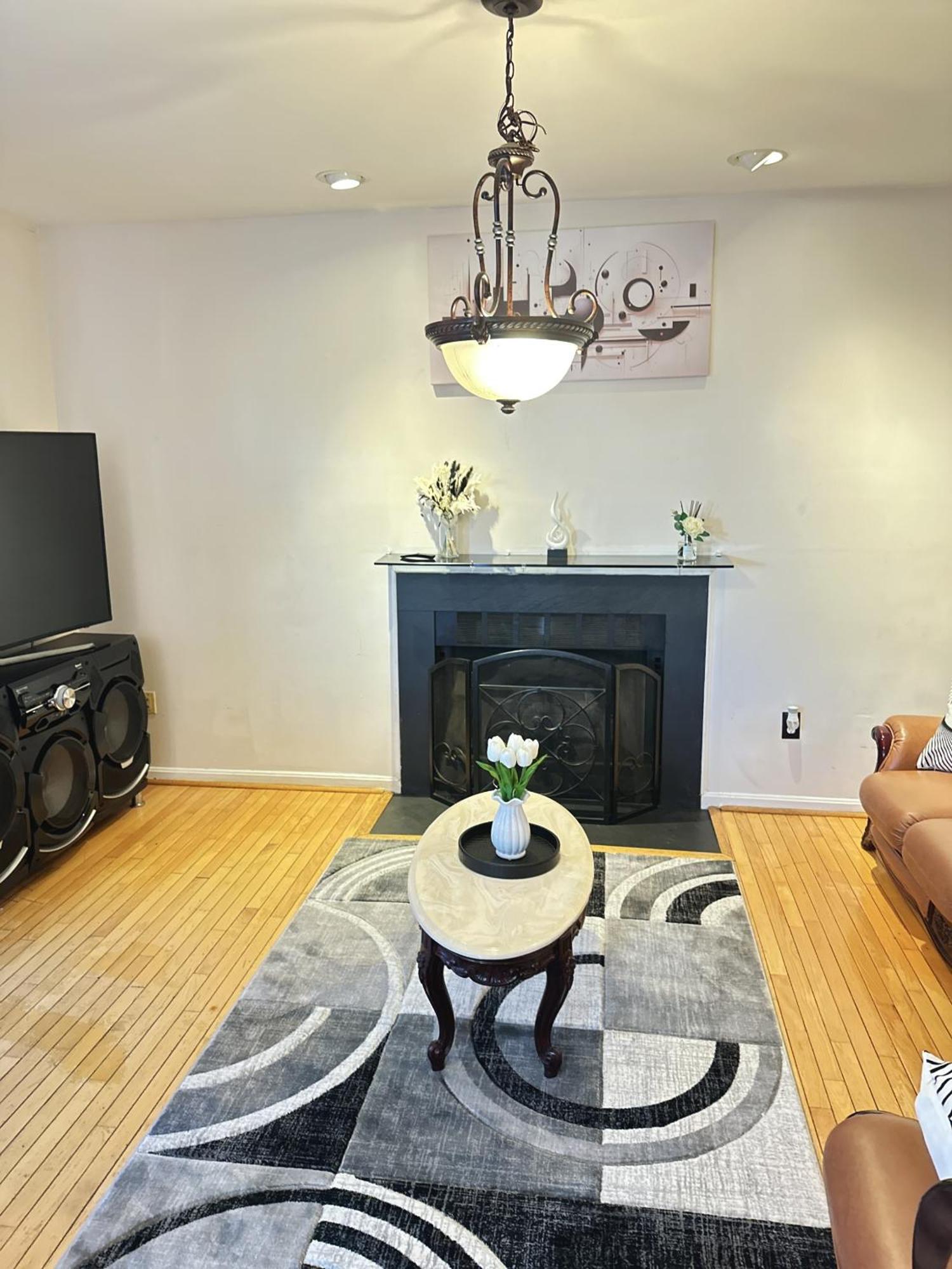 Special Rate Worthy Posh And Magnificent 4 Bedrooms And Two & Half Bath グリーンベルト エクステリア 写真