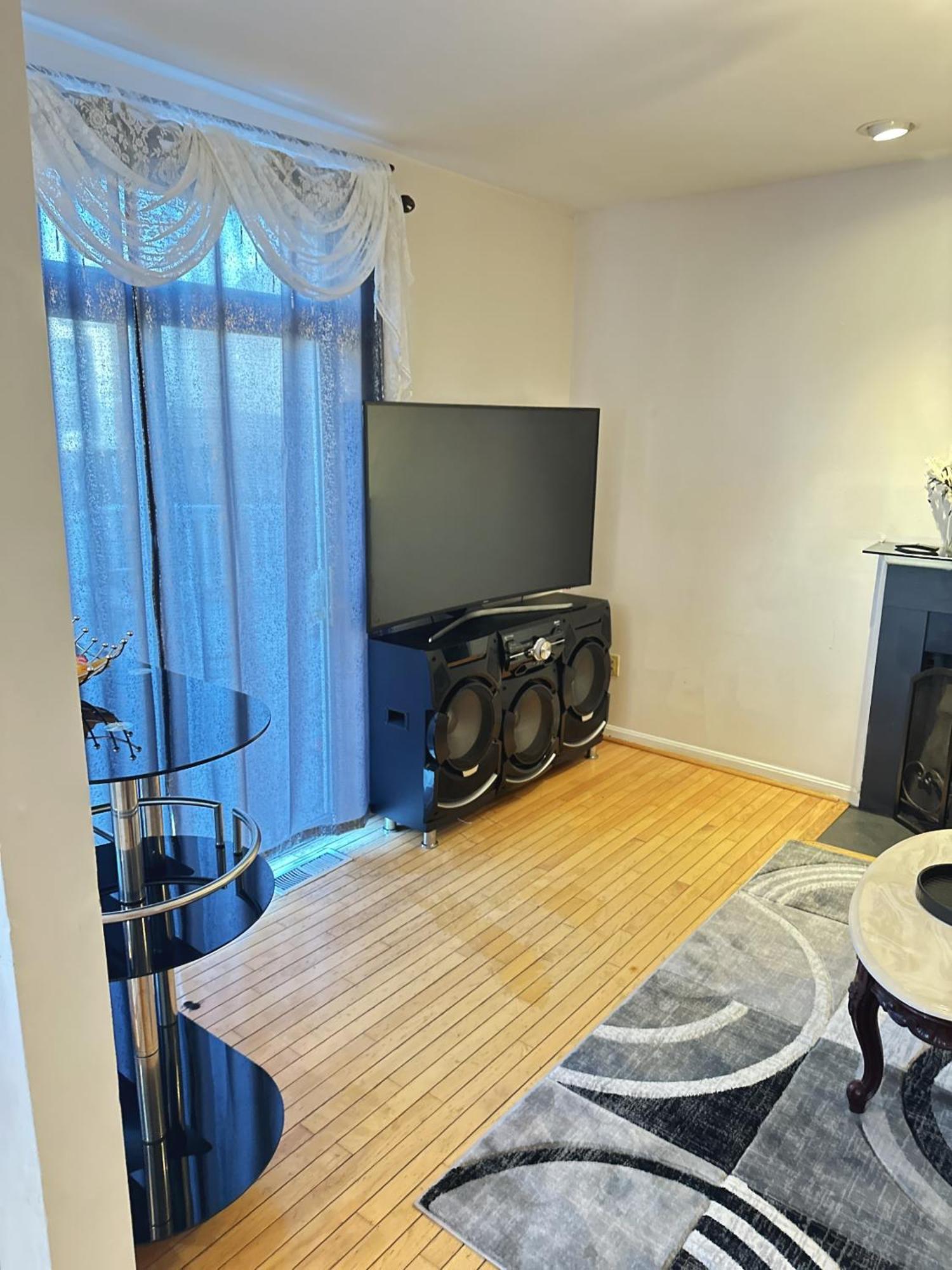 Special Rate Worthy Posh And Magnificent 4 Bedrooms And Two & Half Bath グリーンベルト エクステリア 写真