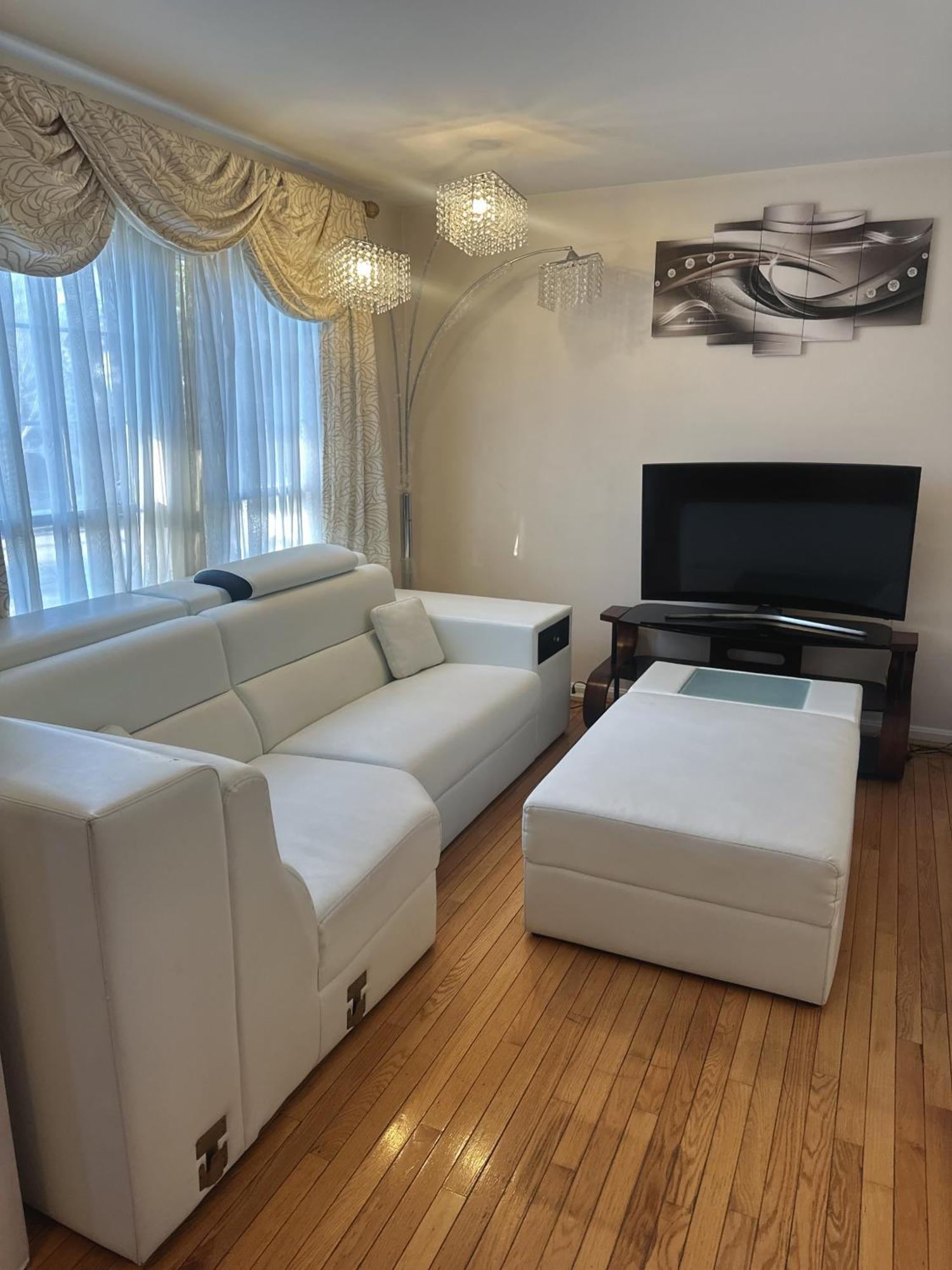 Special Rate Worthy Posh And Magnificent 4 Bedrooms And Two & Half Bath グリーンベルト エクステリア 写真